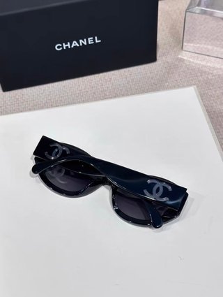 Gafas de sol Chanel Negras