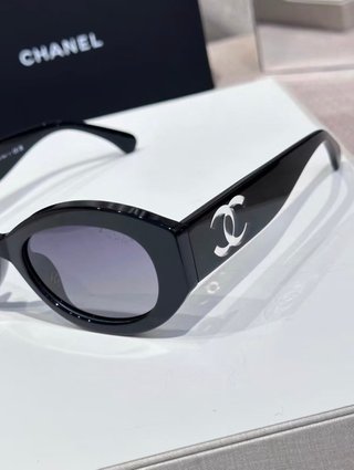 Gafas de sol Chanel Negras
