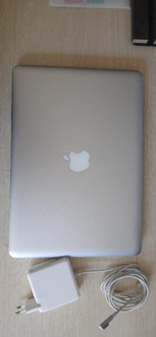 MacBook Pro 13", 16GB RAM, 250GB SSD, Intel i5