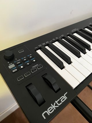 Teclado MIDI Nektar Impact GX61