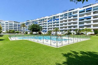 Piso en venta en Puerto Banús en Marbella