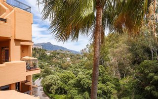 Piso en venta en Los Arqueros-Puerto del Almendro en Benahavís