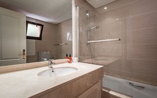 Piso en venta en Los Arqueros-Puerto del Almendro en Benahavís