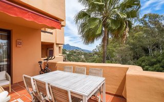 Piso en venta en Los Arqueros-Puerto del Almendro en Benahavís