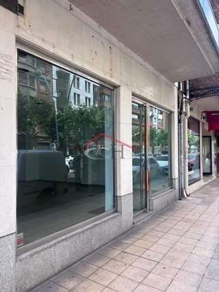 Local comercial en venta en La Chantría - La Lastra en León