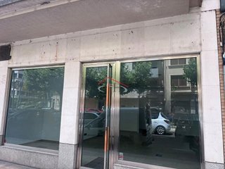Local comercial en venta en La Chantría - La Lastra en León