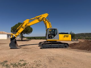 Excavadora de cadenas New Holland E215