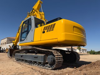 Excavadora de cadenas New Holland E215