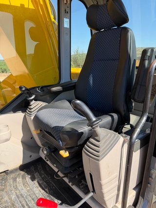 Excavadora de cadenas New Holland E215