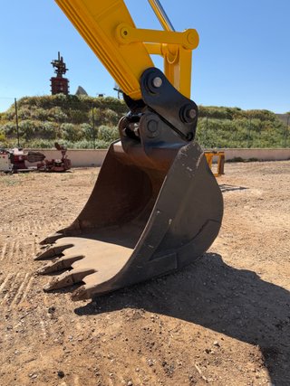 Excavadora de cadenas New Holland E215
