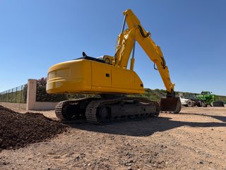 Excavadora de cadenas New Holland E215