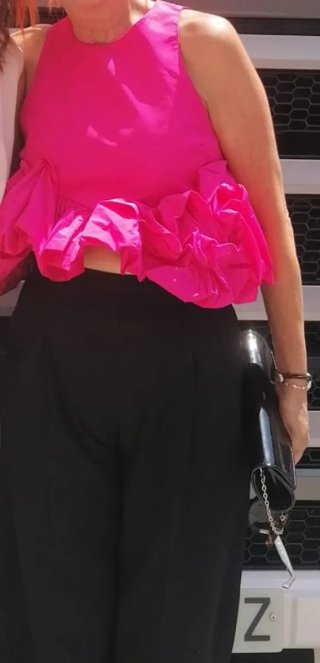 Conjunto fiesta top fucsia y pantalón negro