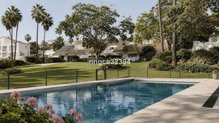 Casa pareada en venta en Nueva Andalucía centro en Marbella