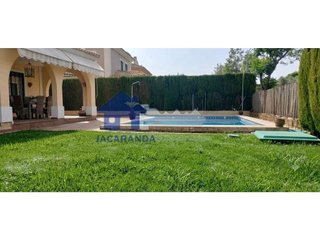 Chalet en venta en Montequinto en Dos Hermanas