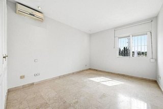 Casa adosada en venta en Nueva Andalucía centro en Marbella