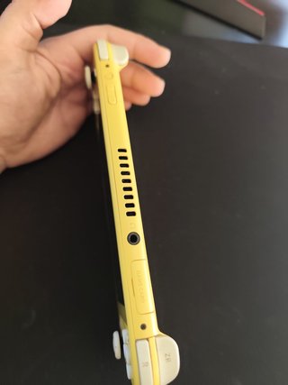 Nintendo Switch Lite Amarilla + Immortals fenyx