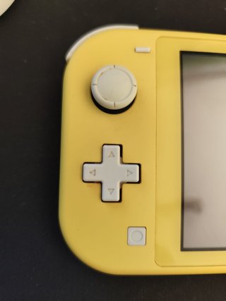 Nintendo Switch Lite Amarilla + Immortals fenyx