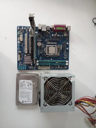 Placa,procesador,Gráfica,RAM, HHd y Fuente.