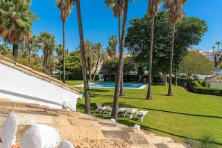 Ático en venta en Nueva Andalucía centro en Marbella