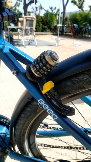 Bici Eléctrica Azul con Portabultos