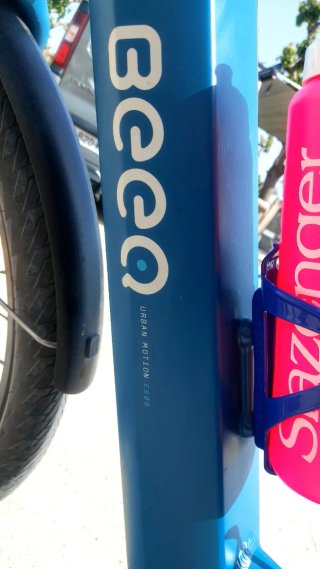 Bici Eléctrica Azul con Portabultos