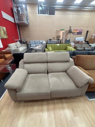 Sofá de 2 plazas beige