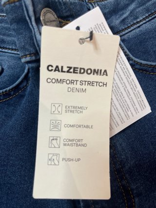 Pantalones vaqueros azules nuevos