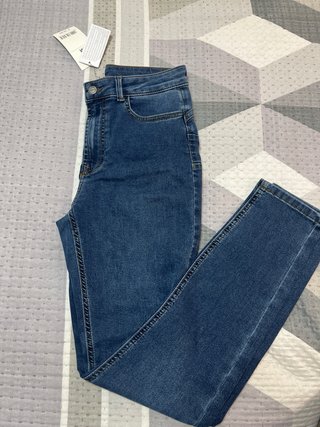 Pantalones vaqueros azules nuevos