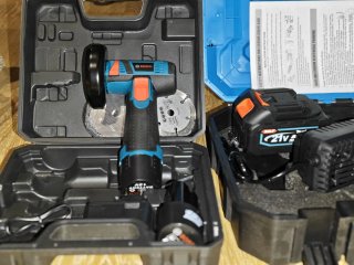 Taladro y miniamoladora Bosch y Makita (Réplica)