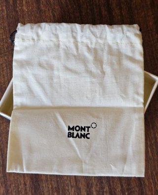Elegante tarjetero Montblanc Negro
