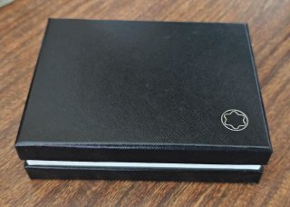 Elegante tarjetero Montblanc Negro