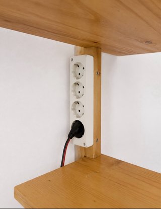 Tocador de madera con espejo y luces