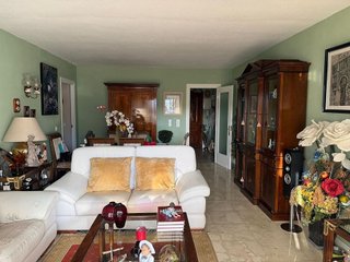 Piso en venta en Playa de la Fontanilla en Marbella