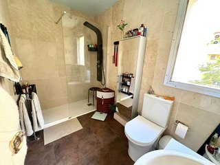 Piso en venta en Playa de la Fontanilla en Marbella