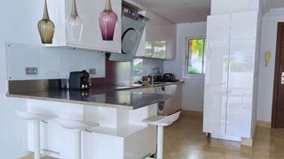 Piso en venta en Los Naranjos - Las Brisas en Marbella