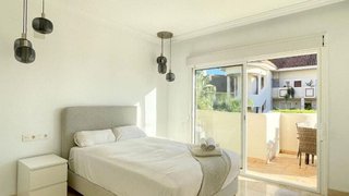 Piso en venta en Los Naranjos - Las Brisas en Marbella