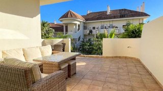 Piso en venta en Los Naranjos - Las Brisas en Marbella