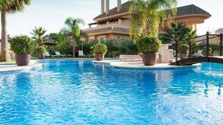 Piso en venta en Los Naranjos - Las Brisas en Marbella