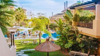 Piso en venta en Los Naranjos - Las Brisas en Marbella