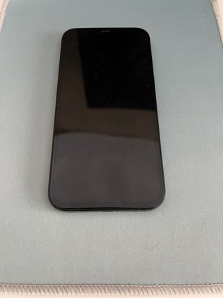 iPhone 12 con caja, funda y cargador