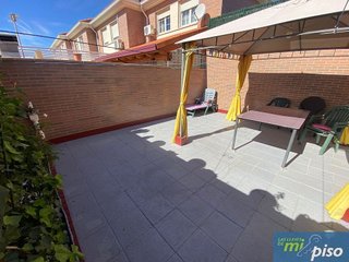 Casa adosada en venta en Cistérniga