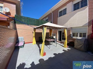 Casa adosada en venta en Cistérniga