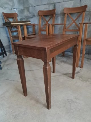 Mesa auxiliar de madera