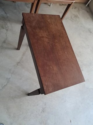 Mesa auxiliar de madera