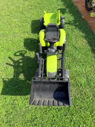 Tractor de pedales con pala y remolque