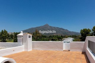 Casa adosada en venta en Los Naranjos - Las Brisas en Marbella
