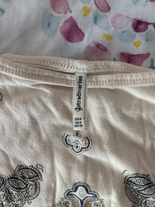 Camiseta Stradivarius Beige Estampada
