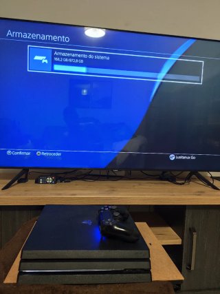 PS4 Pro 1TB + Comando Original + 7 jogos