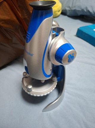 Microscopio de juguete con accesorios