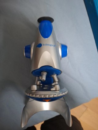 Microscopio de juguete con accesorios